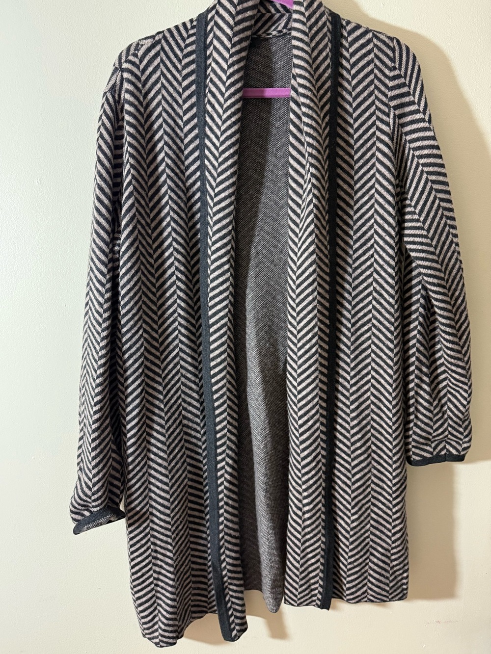 Ann Taylor Black and Cream Chevron Open Cardigan